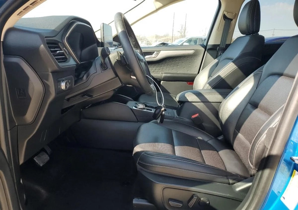 Ford Escape cena 47900 przebieg: 33215, rok produkcji 2020 z Leśnica małe 56